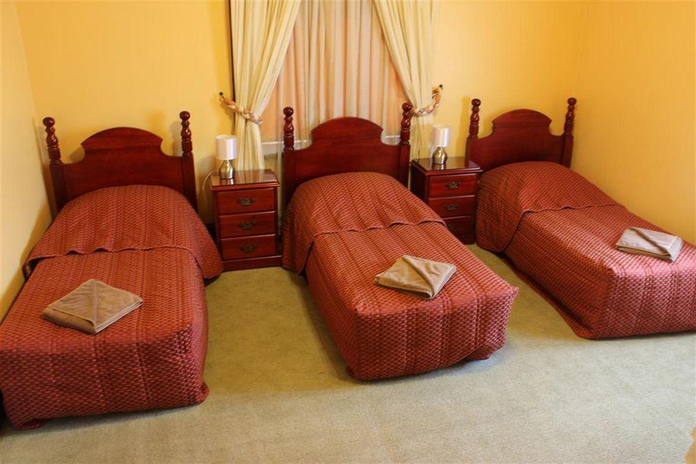 Warwick Settlers Inn Bagian luar foto