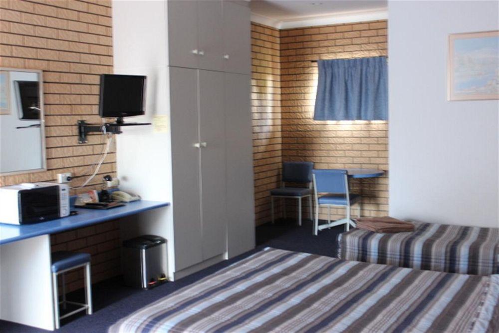 Warwick Settlers Inn Bagian luar foto