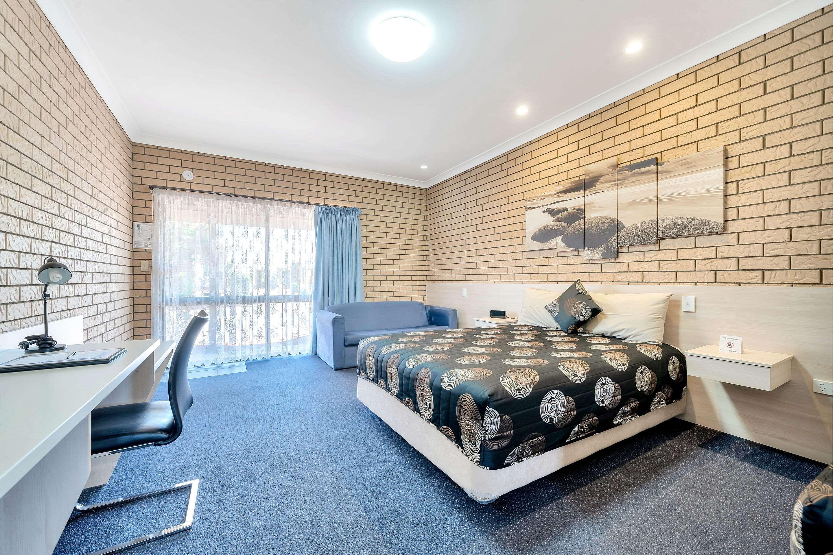 Warwick Settlers Inn Bagian luar foto