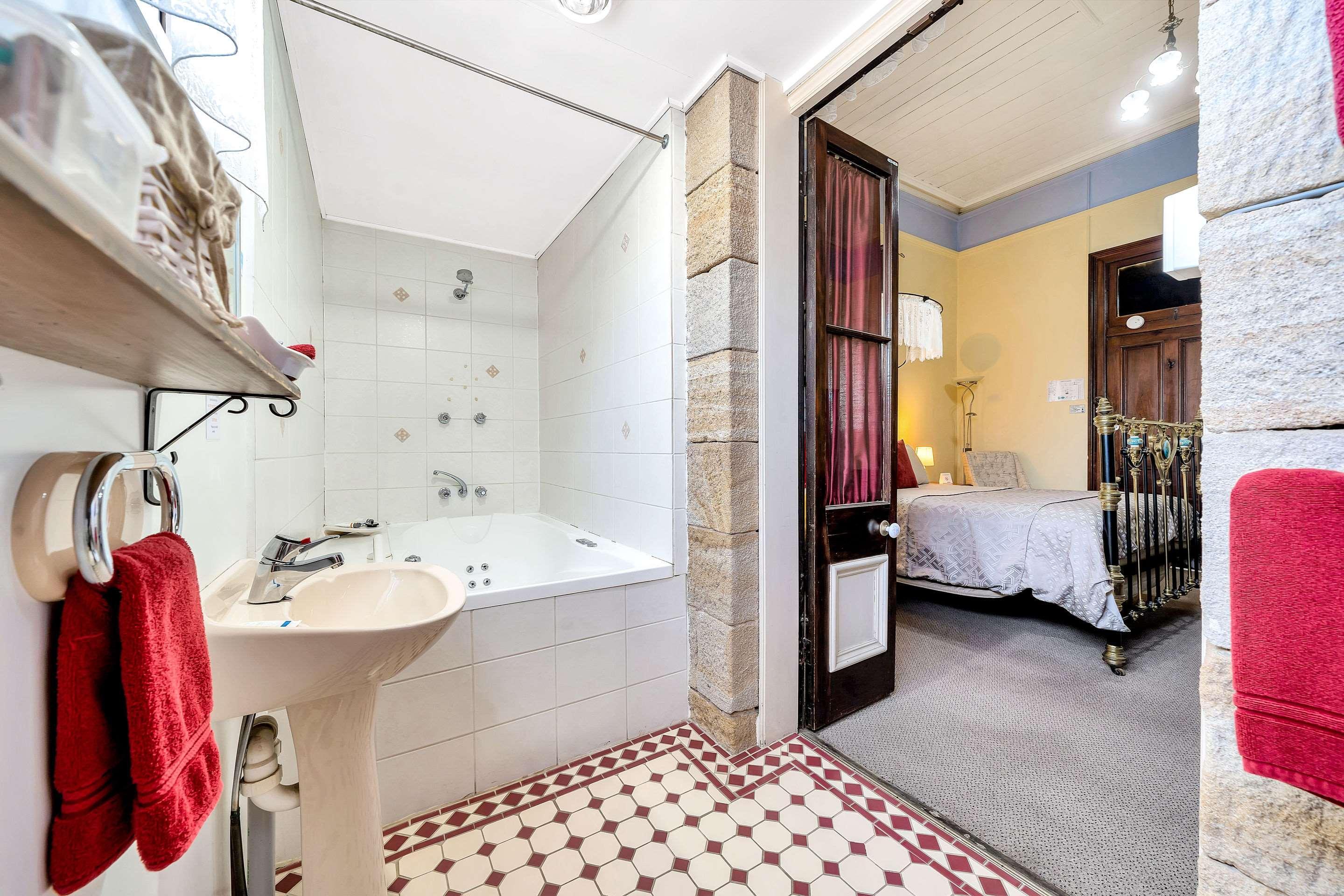 Warwick Settlers Inn Bagian luar foto