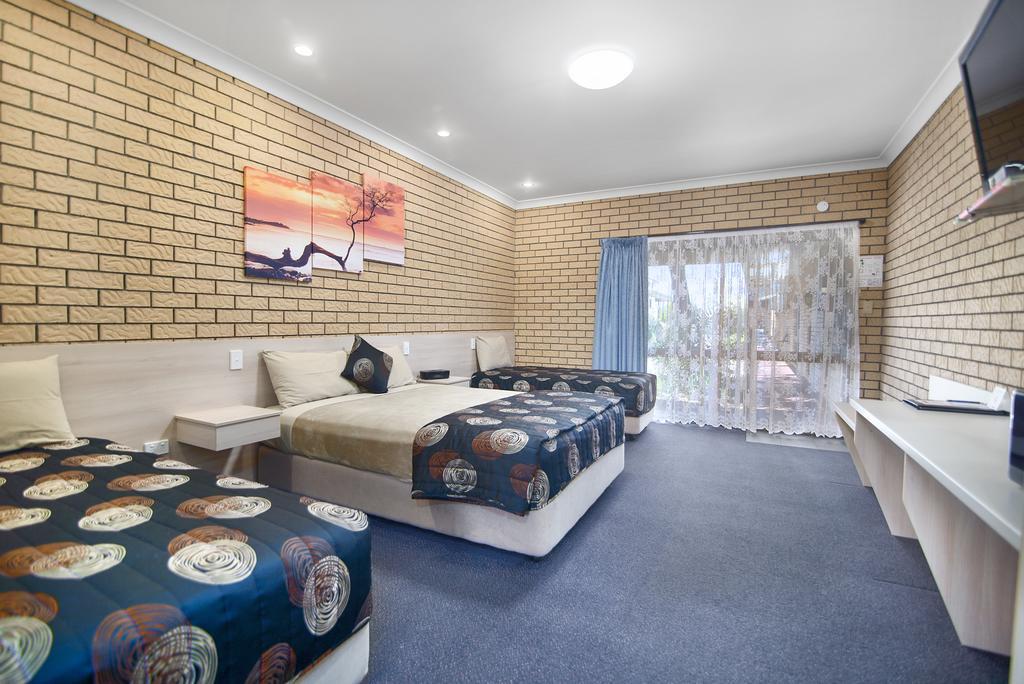 Warwick Settlers Inn Bagian luar foto