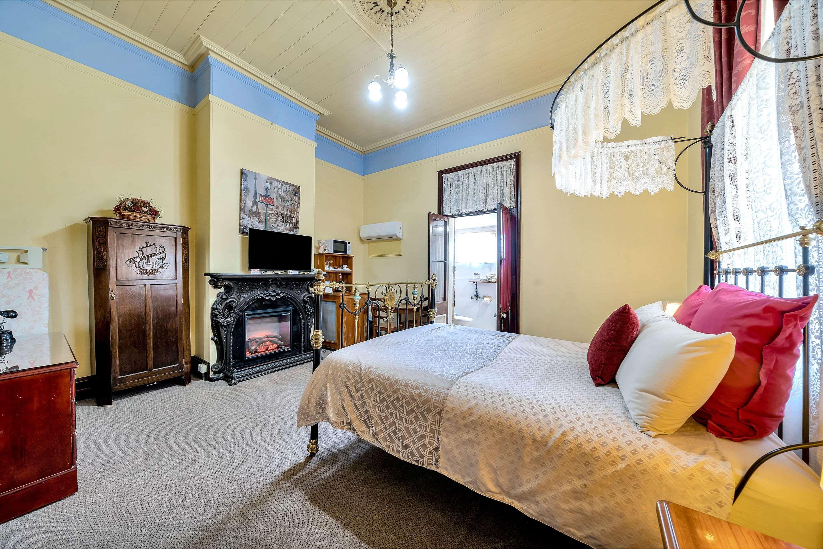 Warwick Settlers Inn Bagian luar foto