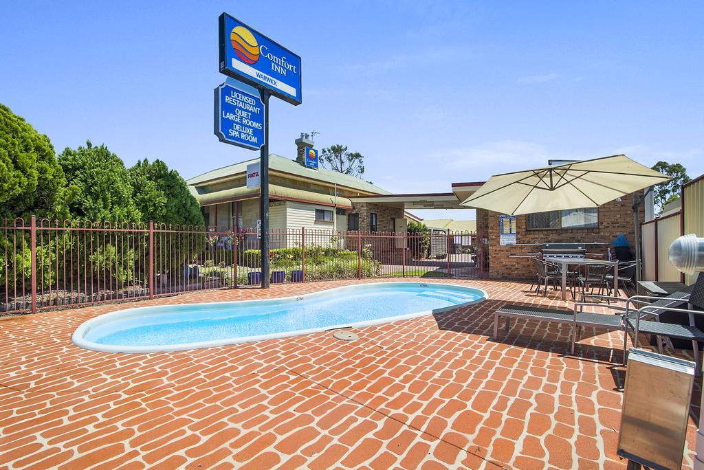 Warwick Settlers Inn Bagian luar foto