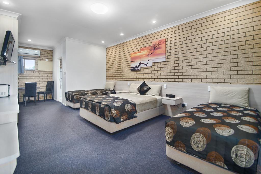 Warwick Settlers Inn Bagian luar foto