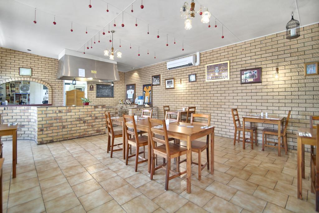 Warwick Settlers Inn Bagian luar foto