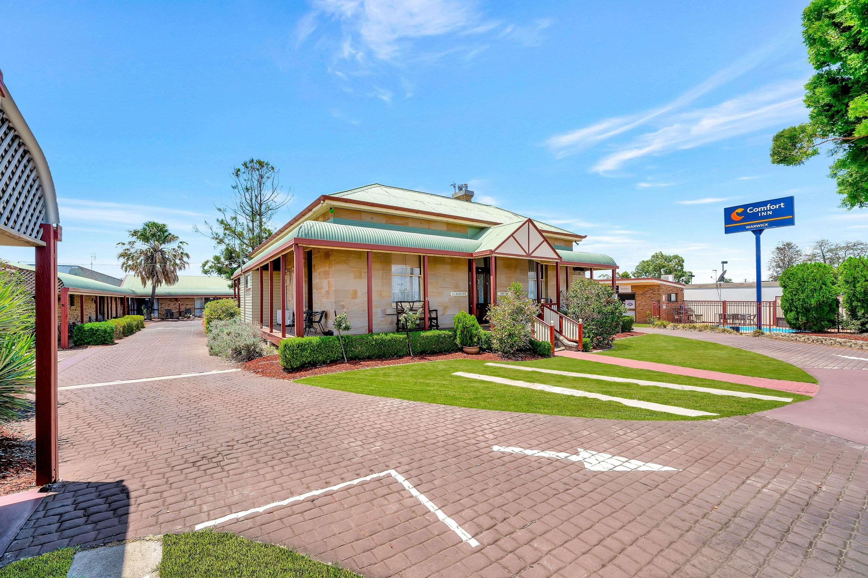Warwick Settlers Inn Bagian luar foto