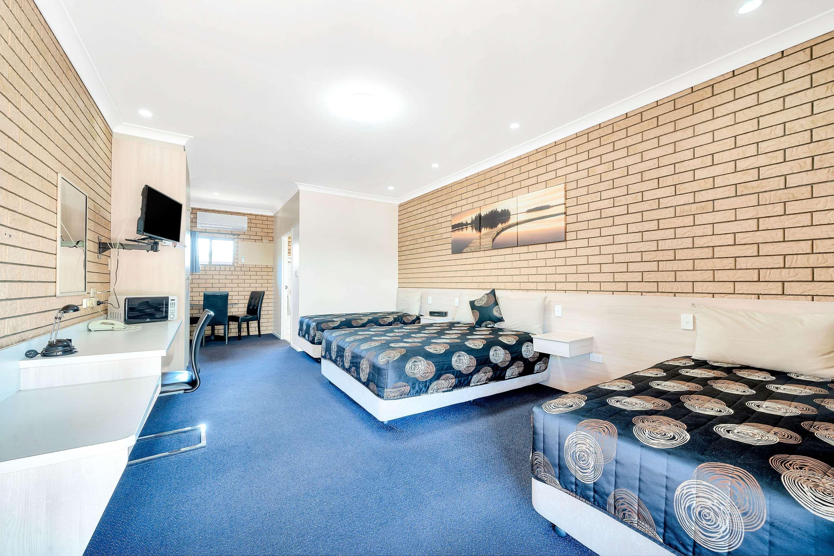Warwick Settlers Inn Bagian luar foto
