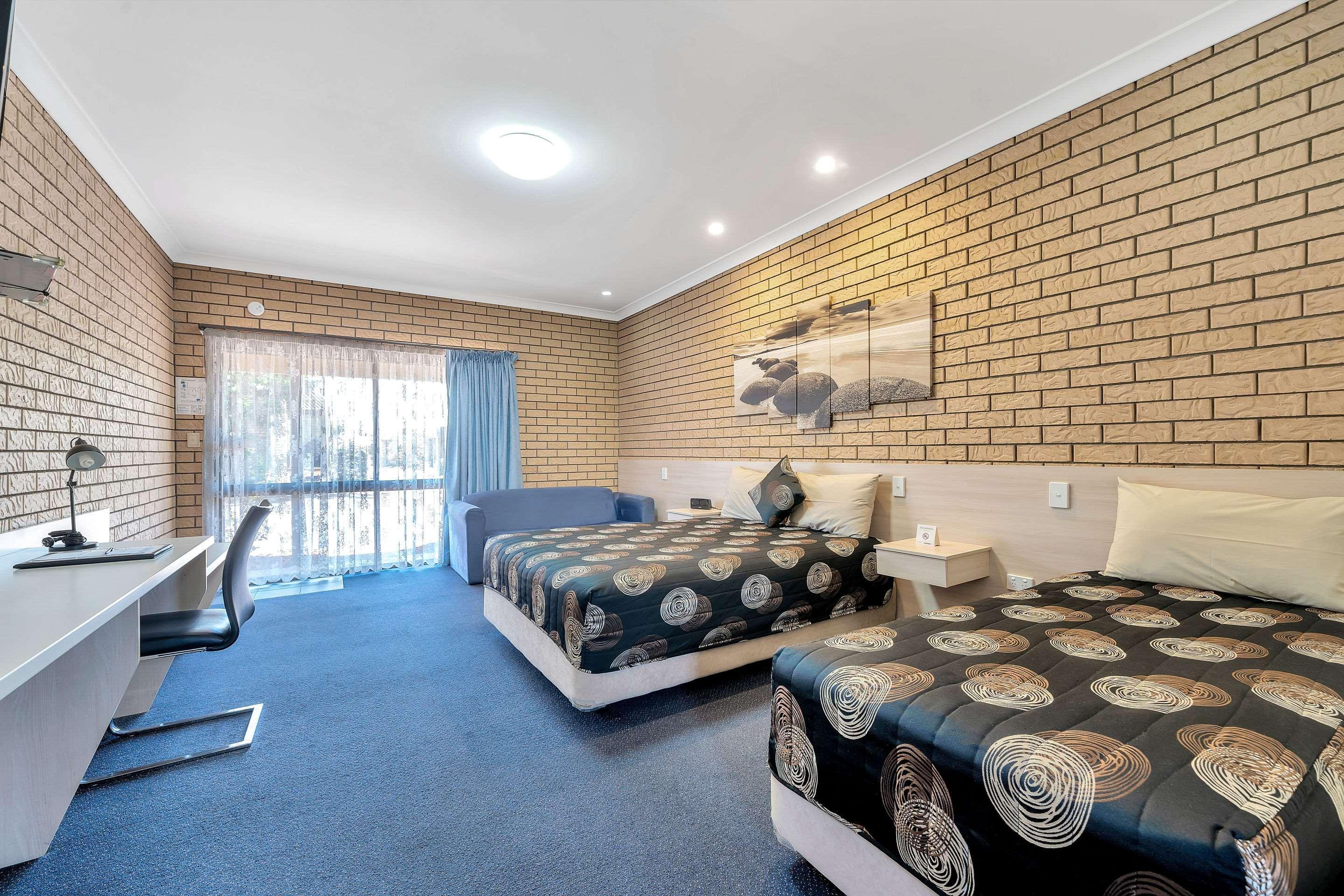 Warwick Settlers Inn Bagian luar foto