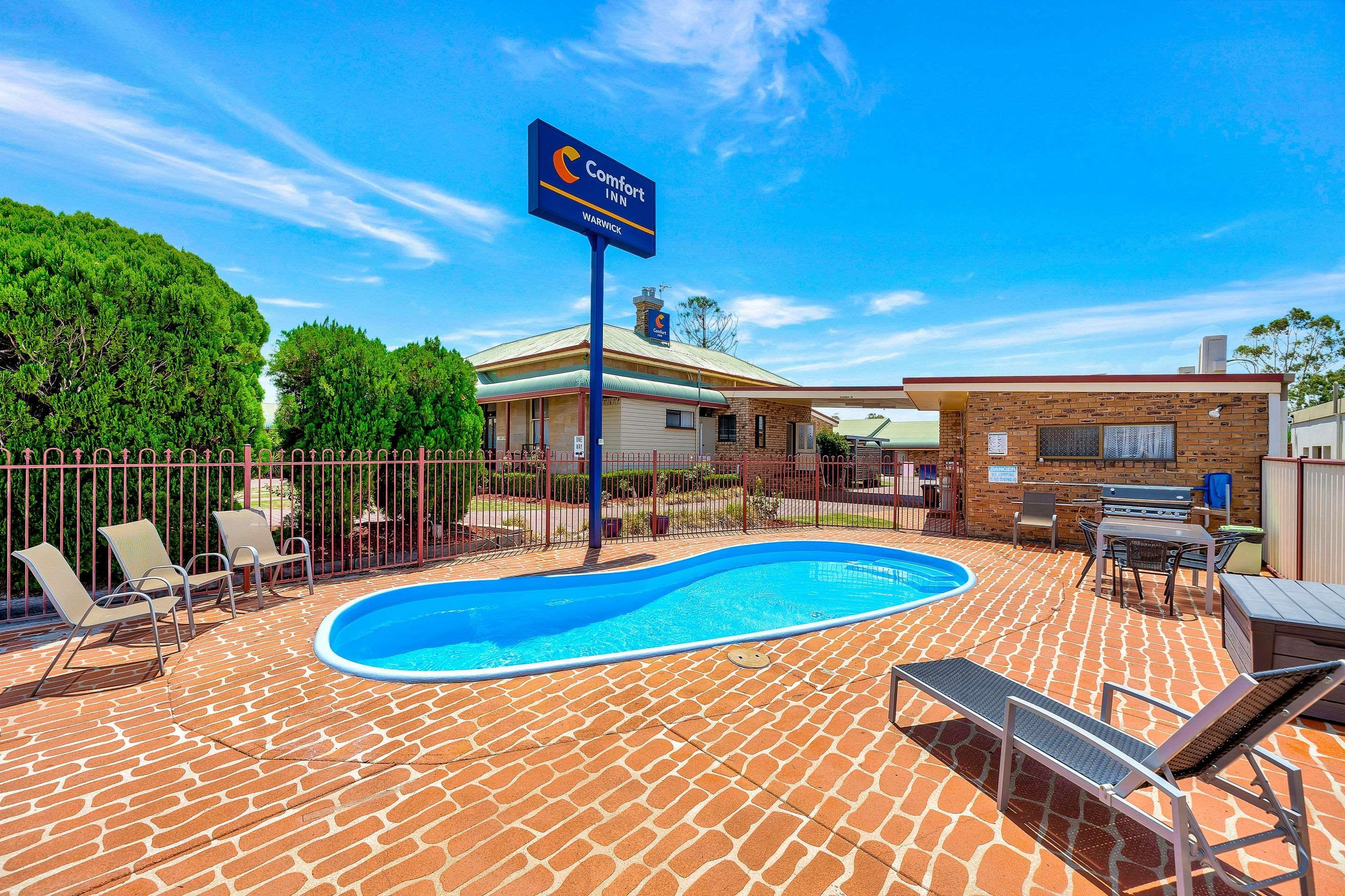 Warwick Settlers Inn Bagian luar foto