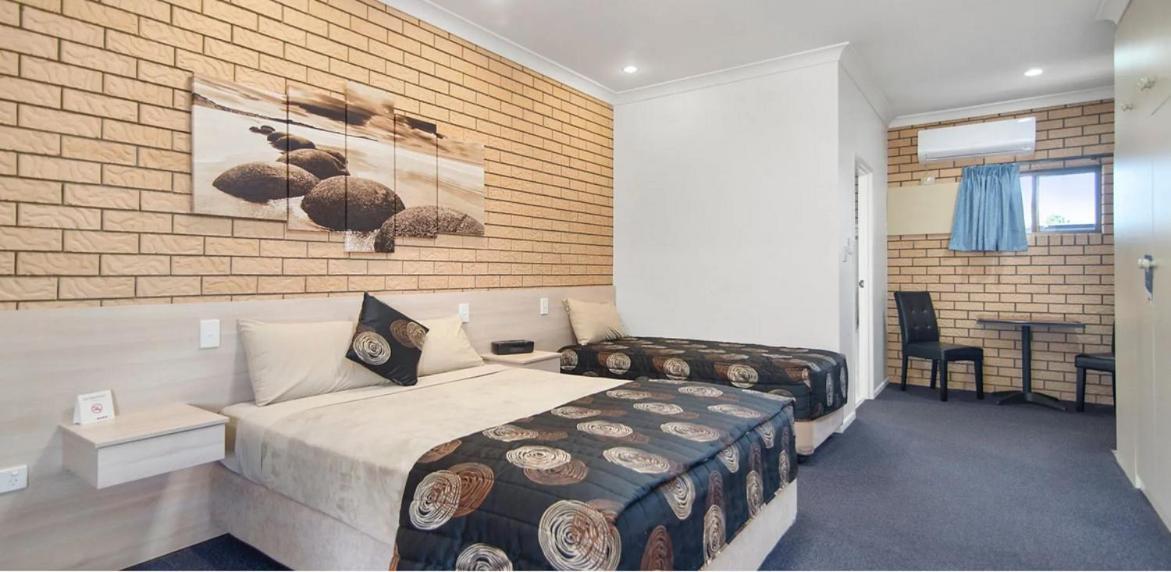 Warwick Settlers Inn Bagian luar foto
