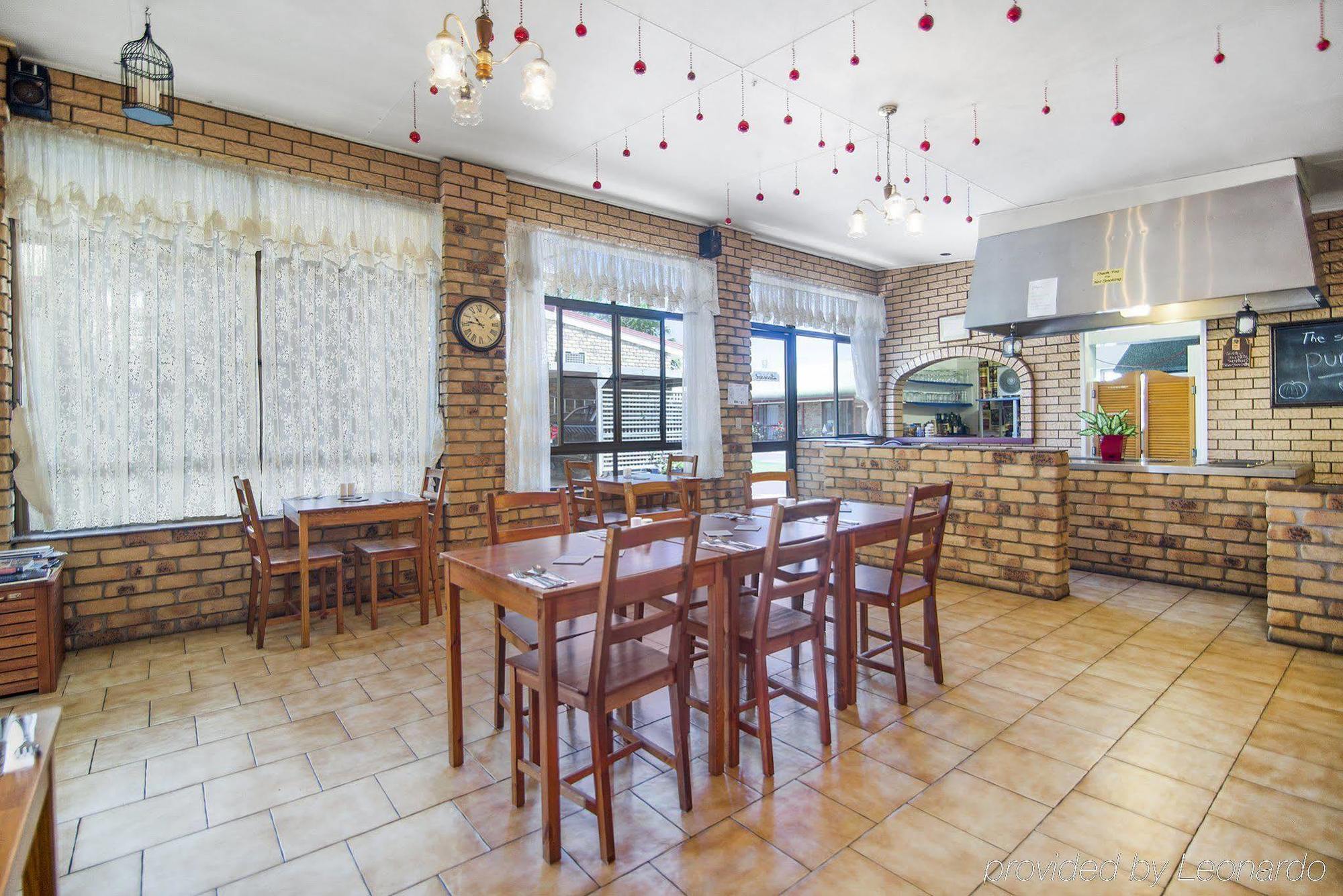 Warwick Settlers Inn Bagian luar foto